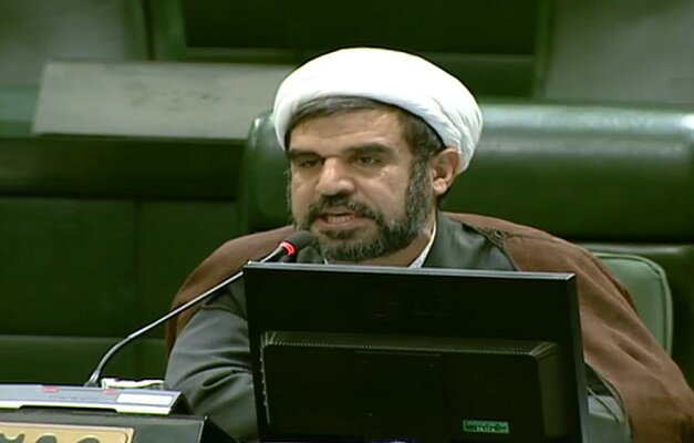 یک نماینده مجلس: مسئولین مصاحبه‌های مهم خود را ابتدا با رسانه‌های داخلی انجام دهند
